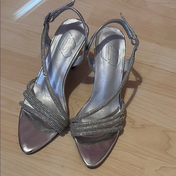 Elegant Silver Strappy Women's Heels - Picture 2 of 4